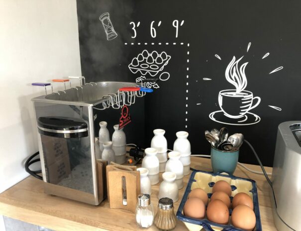 buffet-a-volonte-petit-dejeuner-a-Binic-Etables-sur-mer-scaled-1-605x465