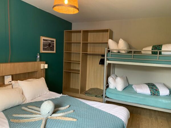 Lits superposés chambre familiale Hôtel Heod à Binic, chambre pour enfants Bretagne